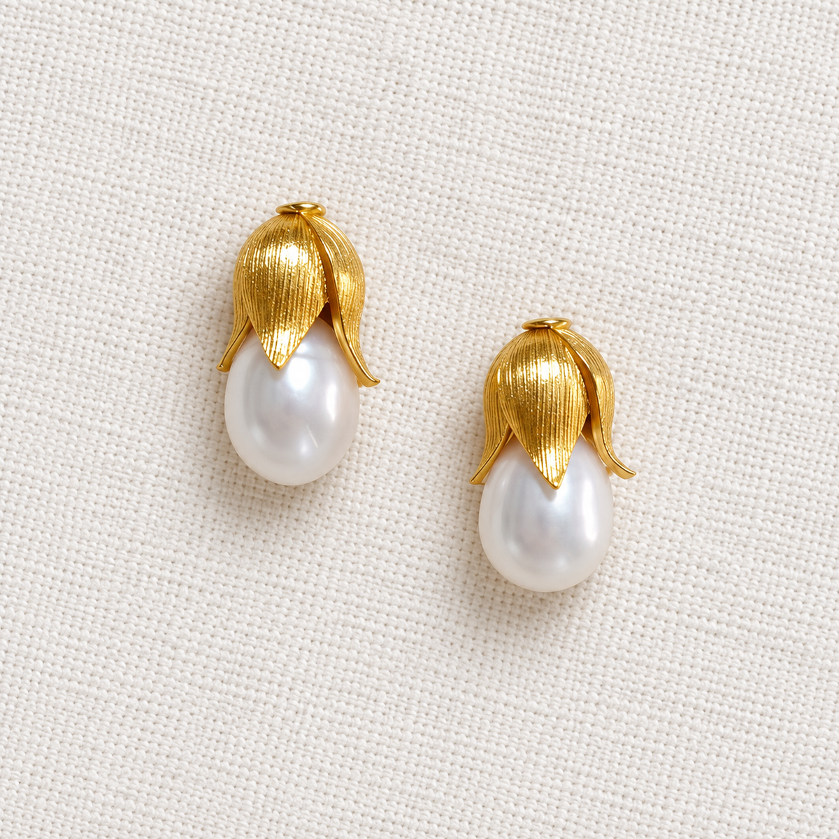 Little Bud Pearl Earrings